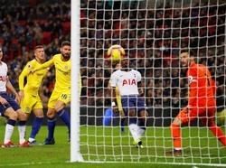 Olivier Giroud kemudian menipiskan ketertinggalan Chelsea lewat golnya di menit ke-85. Foto: Phil Noble/Reuters