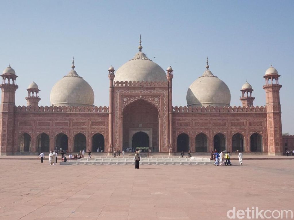 5 Kemegahan Masjid Badshahi di Pakistan 5 Kemegahan Masjid Badshahi di Pakistan