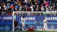 Kekalahan ini menandai terputusnya rangkaian kemenangan Madrid di era Santiago Solari. Foto: Reuters