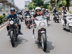 Berteman dengan Orang Baik, Dian Ayu Ikut Gerakan 1000 Mukena