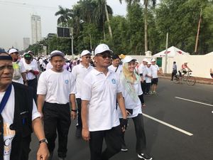 Di Hari Guru, Mendikbud Jalan Sehat Putari Jalan Sudirman Di Hari Guru, Mendikbud Jalan Sehat Putari Jalan Sudirman
