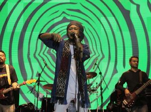 Saat Turis Timor Leste Goyang Reggae di Perbatasan Saat Turis Timor Leste Goyang Reggae di Perbatasan