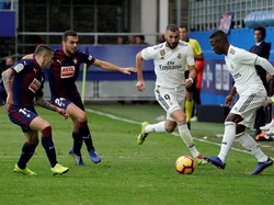 Madrid tertinggal satu gol di babak pertama. Gol pembuka Eibar dicetak Gonzalo Escalante saat pertandingan baru memasuki 16 menit.  Foto: Reuters