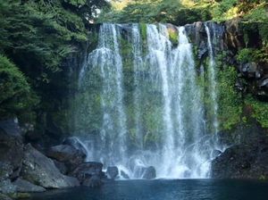 3 Air Terjun Cantik yang Wajib Dikunjungi di Pulau Jeju 3 Air Terjun Cantik yang Wajib Dikunjungi di Pulau Jeju