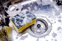 Cara Membersihkan Wastafel Pakai Bahan Alami agar Tetap Higienis