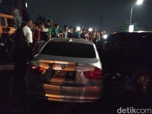 Lawan Arah, BMW Kecelakaan di Jl Latumenten Jakbar