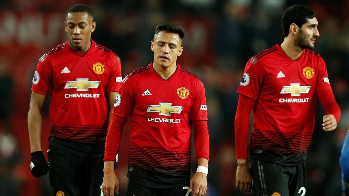 Ekspresi pemain Manchester United saat terpeleset. (Foto: Reuters)