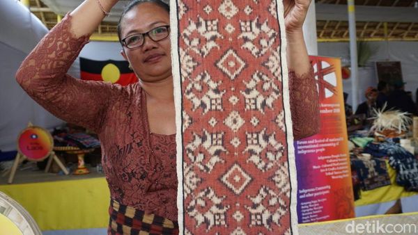 Foto: Tenun Gringsing, Mahakarya Budaya Bali Berharga Mahal