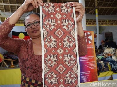 Foto: Tenun Gringsing, Mahakarya Budaya Bali Berharga Mahal
