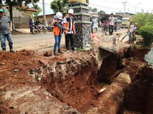 PDAM Selidiki Penyebab Pipa Pecah di Kabupaten Bandung PDAM Selidiki Penyebab Pipa Pecah di Kabupaten Bandung
