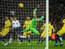 Tottenham sudah membuka keunggulan saat laga baru berjalan delapan menit lewat sundulan Dele Alli. Foto: Mike Hewitt/Getty Images