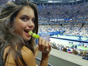 Sara Sampaio, Model Victorias Secret yang Hobi Minum Jus