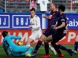 Real Madrid dibekap Eibar dalam lanjutan Liga Spanyol, Sabtu (24/11/2018). Hasil yang diluar dugaan bagi El Real. Foto: Reuters