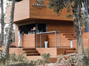 Di Kafe Instagramable Ini Bisa Makan Enak Sambil Hirup Udara Segar