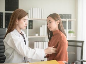 Niat Memperbesar Payudara, Remaja Ini Malah Terkena Serangan Jantung