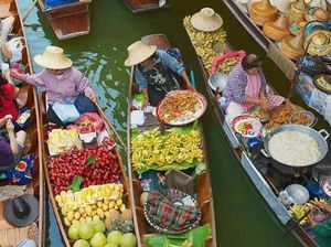 Serunya Makan Sambil Belanja di Dannoen Saduak Floating Market
