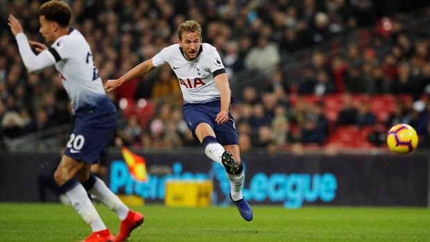 Harry Kane menggandakan keunggulan Tottenham.