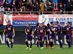 Sementara itu, kemenangan ini menciptakan sejarah bagi Eibar. Ini adalah kemenangan pertama Eibar melawan Madrid. Kemenangan yang amat indah karena Eibar menang dengan clean sheet. Foto: Reuters