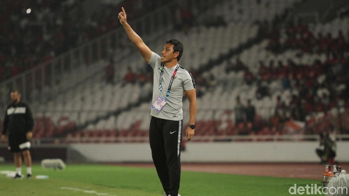 Bima Sakti meminta maaf atas kegagalan Indonesia di Piala AFF 2018. (Foto: Rifkianto Nugroho)