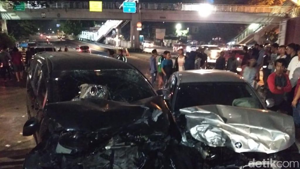Penampakan BMW yang Lawan Arah dan Kecelakaan di Latumenten