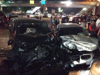 Penampakan BMW yang Lawan Arah dan Kecelakaan di Latumenten