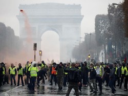 Macron akan Pidato Kenegaraan Pasca Demo BBM Ricuh di Paris