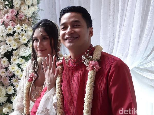 Adly Fairuz Tunangan, Ini Seserahan untuk Calon Istri yang Keturunan India