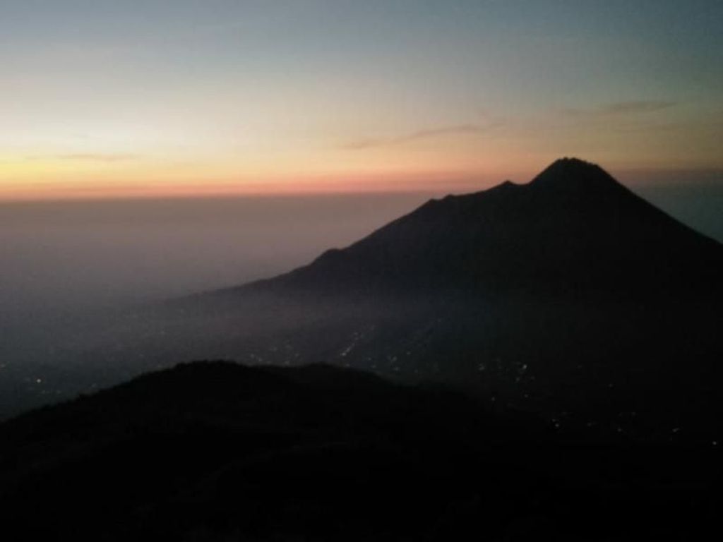 Jalur Pendakian Gunung Merbabu Dibuka Lagi Mulai Besok Jalur Pendakian Gunung Merbabu Dibuka Lagi Mulai Besok