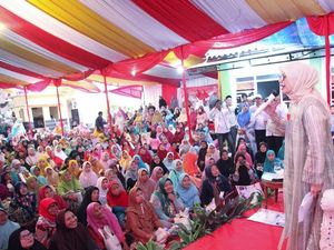 Nur Asia Uno Bicara Harga Pasar ke Emak-emak di Tangerang