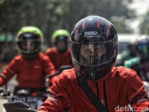 Marak Helm Carbon, Apa Bedanya dengan Helm Biasa?