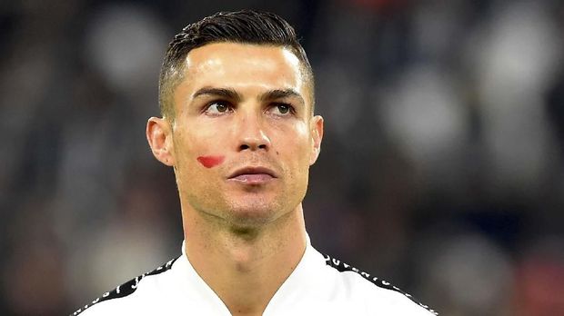 Cristiano Ronaldo dikenal sebagai pemain yang sangat memperhatikan penampilan. (