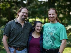 Kisah Cinta Ekstrem, Wanita Ini Hidup Bareng Suami dan Pacarnya Kisah Cinta Ekstrem, Wanita Ini Hidup Bareng Suami dan Pacarnya