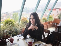 Buka-bukaan Angbeen Rishi Soal Tak Undang Ibunda ke Lamarannya