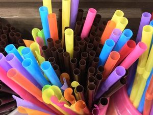 Trump Minta Pakai Sedotan Plastik Lagi, Walhi Bali: Langkah Berbahaya Trump Minta Pakai Sedotan Plastik Lagi, Walhi Bali: Langkah Berbahaya