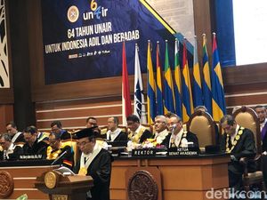 Unair Kukuhkan Harry Azhar Aziz sebagai Guru Besar Ilmu Ekonomi Unair Kukuhkan Harry Azhar Aziz sebagai Guru Besar Ilmu Ekonomi