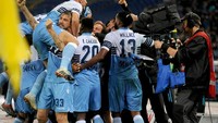 Hasil laga ini tak mengubah posisi kedua tim di klasemen sementara. Lazio masih duduk di posisi empat dengan 23 poin, sementara Milan tepat di bawahnya dengan selisih satu angka. Marco Rosi/Getty Images.