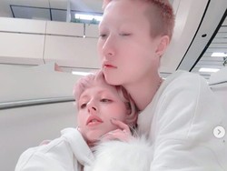 Qizlar nemis tungi klubida onanizm bilan shugullanishadi