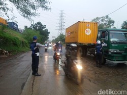 Hari Pertama Sosialisasi Larangan Lewat Kalimalang, 151 Truk Disetop