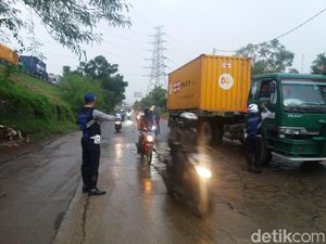 Hari Pertama Sosialisasi Larangan Lewat Kalimalang, 151 Truk Disetop Hari Pertama Sosialisasi Larangan Lewat Kalimalang, 151 Truk Disetop