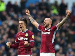 Bek Aston Villa Cetak Gol Layaknya Lionel Messi