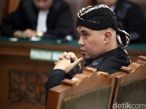 Carry On, Carry On... Ahmad Dhani Dituntut 2 Tahun Bui Carry On, Carry On... Ahmad Dhani Dituntut 2 Tahun Bui