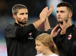 Jika diterjemahkan, Un Rosso Alla Violenza berarti Kartu Merah untuk Kekerasan. Menggandeng Lega Serie A, kampanye ini berharap membangkitkan kesadaran bahwa kekerasan merupakan pelanggaran berat. Foto: Paolo Bruno/Getty Images
