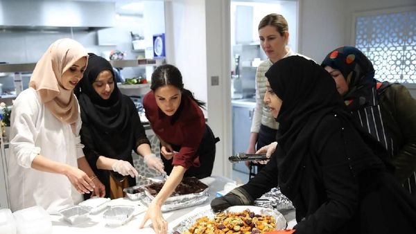 Ini Keseruan Meghan Markle Saat Masak Bersama Komunitas Muslim di London
