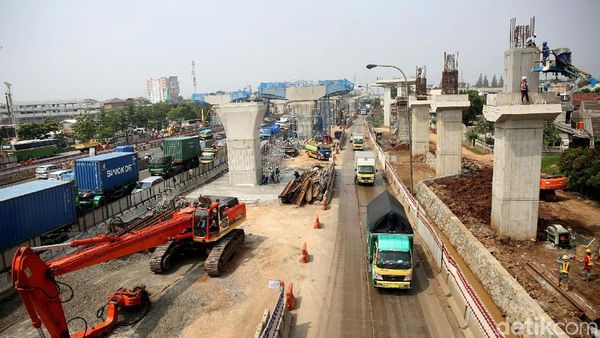 Melihat Proyek Pembangunan LRT di Kawasan Jakarta-Cikampek