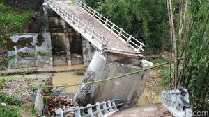 Jembatan di Bojonegoro Ini Ambruk Akibat Banjir Bandang
