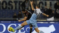 Total 13 tembakan dibuat Lazio, dengan empat di antaranya on target. Sementara Milan hanya membuat tujuh tembakan (3 menemui sasaran). Lazio juga unggul penguasaan dalam perbandingan 54%:46%. Marco Rosi/Getty Images.