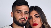 Bersama-sama melawan dan memberi kartu merah untuk kekerasan terhadan perempuan, demikian bunyi seruan penyerang Napoli, Lorenzo Insigne. Foto: Instagram @lorinsigneofficial