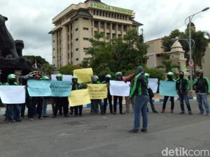 Ojol Warok Tuntut Prabowo Subianto Minta Maaf