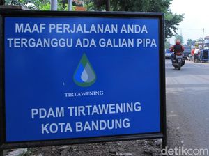 Pipa Pecah, Distribusi Air PDAM di Kota Bandung Terganggu Pipa Pecah, Distribusi Air PDAM di Kota Bandung Terganggu