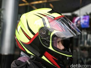 Helm Buatan Bandung, Cukup Nyaman di Kepala Helm Buatan Bandung, Cukup Nyaman di Kepala